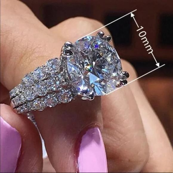 HALO 925 STERLING SILVER DIAMOND RING, CUTE RING, SHINY RING. - Picture 2 of 2